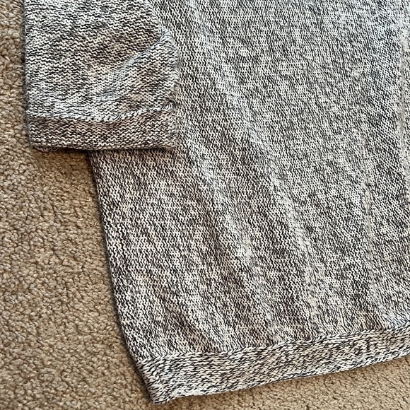 Black and white 3/4 sleeve sweater from H&M - Picture 3 of 3